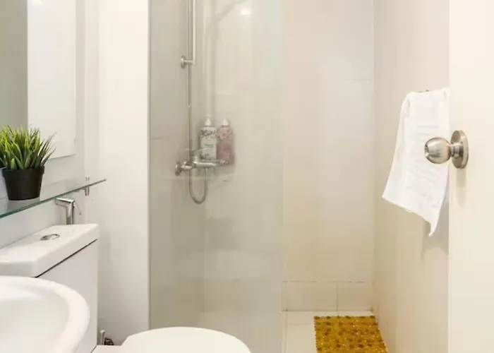 Sabrina'scrib 2br By Azure Residences Near International Airport *