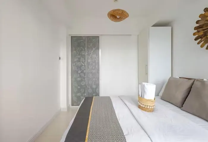 Sabrina'scrib 2br By Azure Residences Near International Airport * Manila