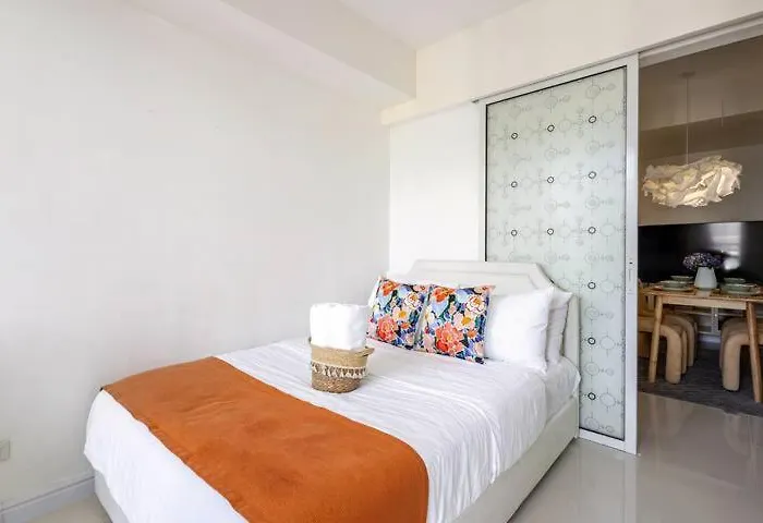 Sabrina'scrib 2br By Azure Residences Near International Airport Apartamento Manila